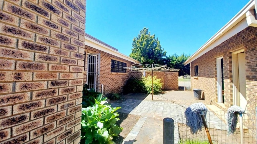 4 Bedroom Property for Sale in Groenvlei Sh Free State